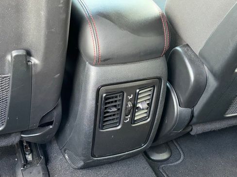 Used 2025 Dodge Durango GT RWD image 15