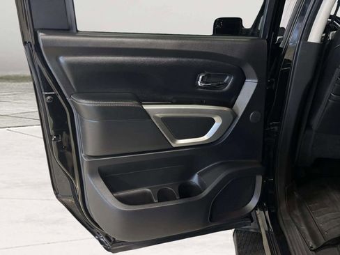 Used 2017 Nissan Titan SL image 18