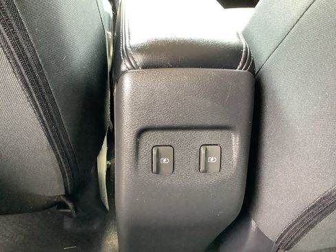 Used 2024 Nissan Kicks SR image 31