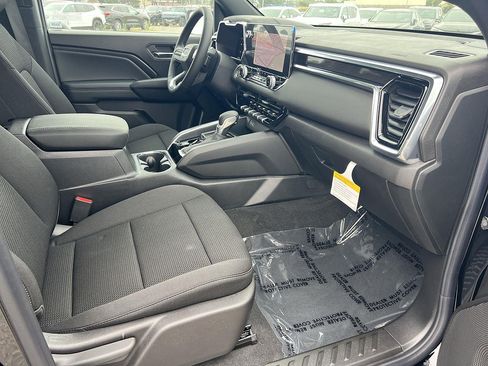 New 2026 GMC Canyon Elevation w/ LPO, Black Badging Package RWD image 30