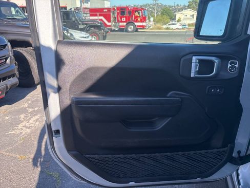 Used 2024 Jeep Wrangler Unlimited Rubicon AWD/4WD image 14