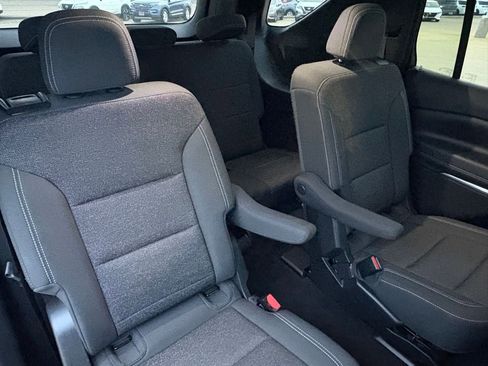 Used 2025 Chevrolet Traverse LT image 35