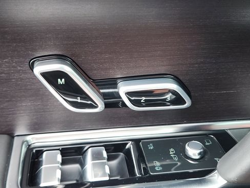 Certified 2025 Land Rover Range Rover Long Wheelbase Autobiography image 25