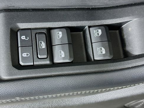 Used 2023 Jeep Grand Cherokee Limited image 15