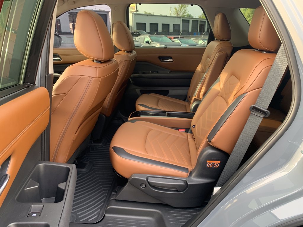 Certified 2024 Nissan Pathfinder Platinum AWD/4WD image 24
