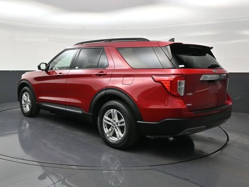 Used 2023 Ford Explorer XLT w/ Equipment Group 202A RWD image 3