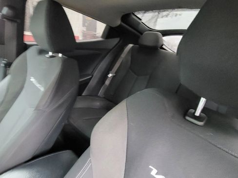 Used 2016 Hyundai Veloster image 11