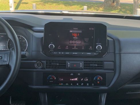 Used 2024 Nissan Pathfinder S FWD image 16