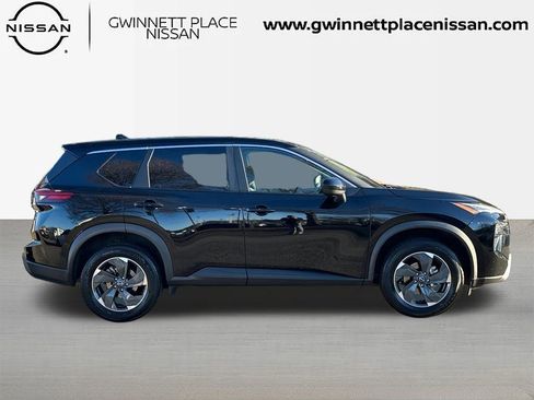 Used 2024 Nissan Rogue SV image 4