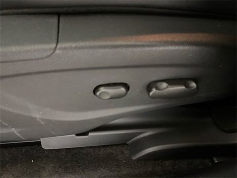 Used 2022 Chevrolet Trax LT w/ LT Convenience Package image 25