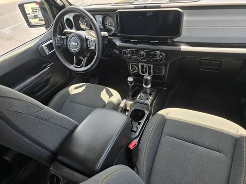 Used 2024 Jeep Wrangler Unlimited Sport AWD/4WD image 15