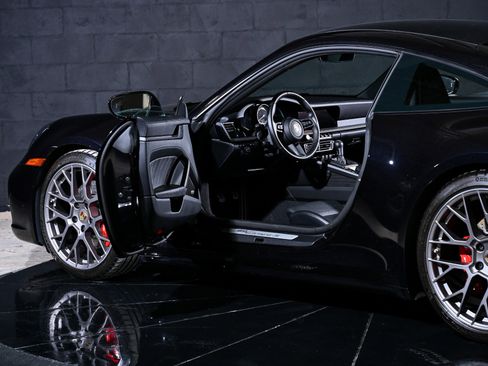Used 2024 Porsche 911 Carrera S RWD image 13
