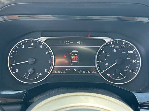 Used 2025 Nissan Pathfinder SV AWD/4WD image 26