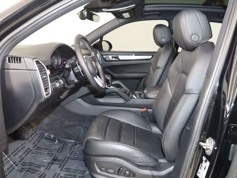 Used 2022 Porsche Cayenne AWD/4WD image 12