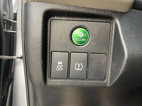 Used 2020 Honda HR-V LX image 12