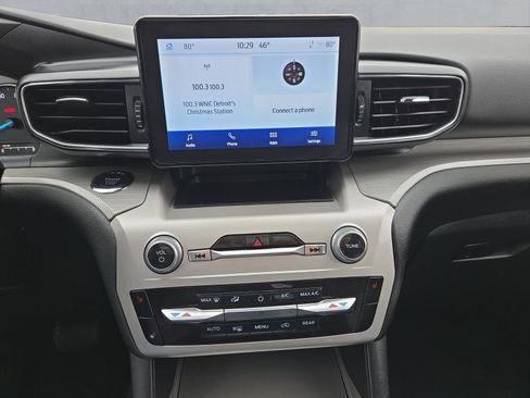 Used 2023 Ford Explorer XLT w/ Equipment Group 202A image 17