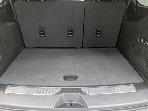 Used 2022 Chevrolet Suburban RST w/ Sport Performance Package image 20