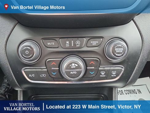 Used 2023 Jeep Cherokee Altitude Lux image 20
