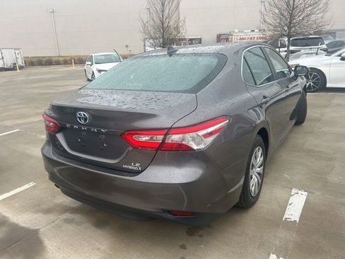 Used 2020 Toyota Camry LE image 3