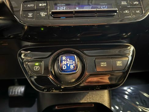 Used 2022 Toyota Prius AWD image 17