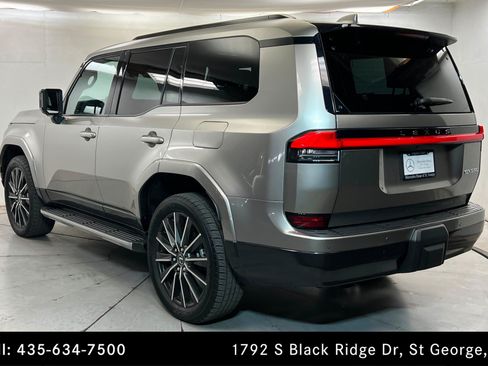 Used 2024 Lexus GX 550 w/ Accessory Package (Z1) AWD/4WD image 3