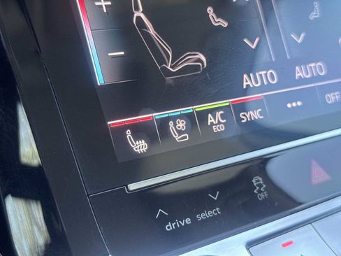 Used 2019 Audi e-tron Prestige w/ Prestige Package AWD/4WD image 27