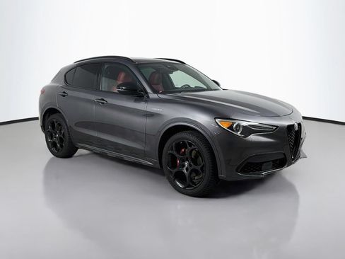 Used 2022 Alfa Romeo Stelvio Veloce AWD/4WD image 3