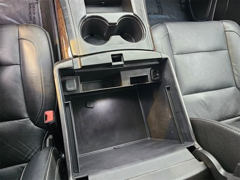 Used 2018 Chevrolet Suburban LT image 28