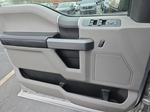 Used 2016 Ford F150 XLT image 24