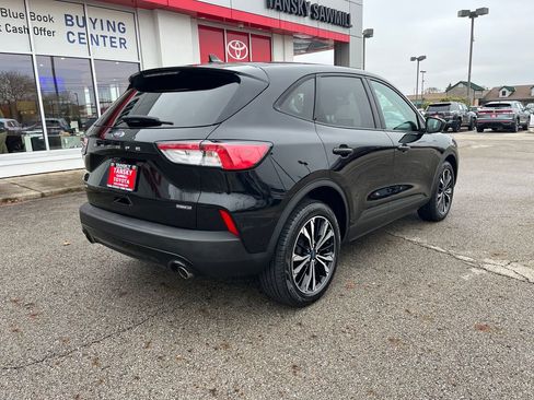 Used 2021 Ford Escape SE w/ SE Sport Appearance Package image 6