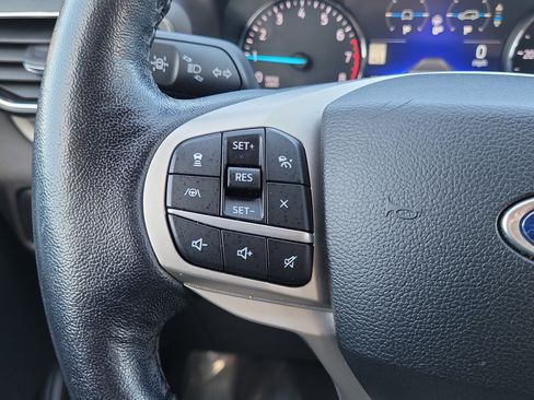 Used 2022 Ford Explorer XLT w/ Equipment Group 202A image 16