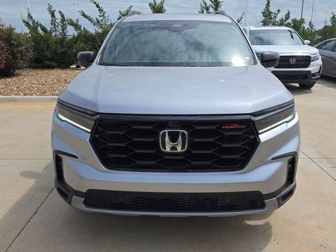 Used 2025 Honda Pilot TrailSport image 8