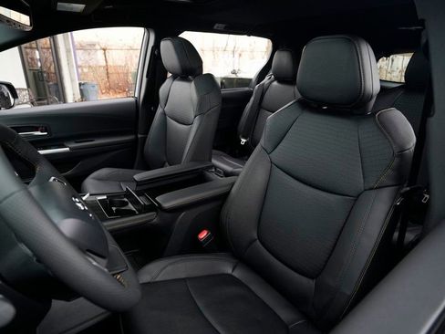 Used 2025 Toyota Sienna XLE Woodland Edition image 18