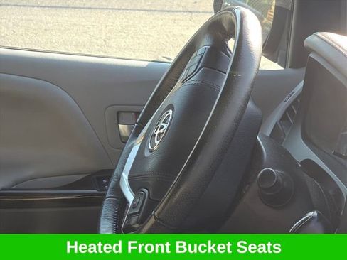 Used 2018 Toyota Sienna XLE FWD image 21