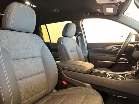 Used 2025 Chevrolet Traverse LT image 29