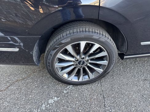 Used 2021 Lincoln Navigator Reserve RWD image 9