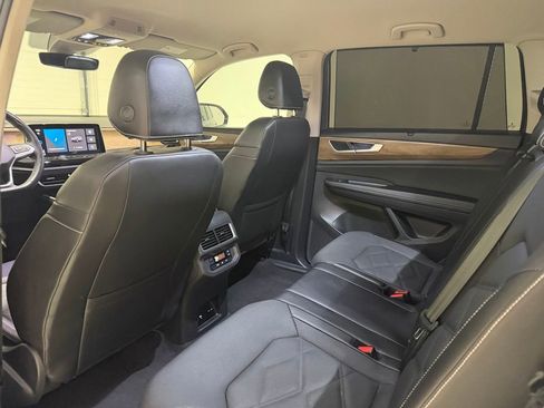 Used 2024 Volkswagen Atlas SE AWD/4WD image 31