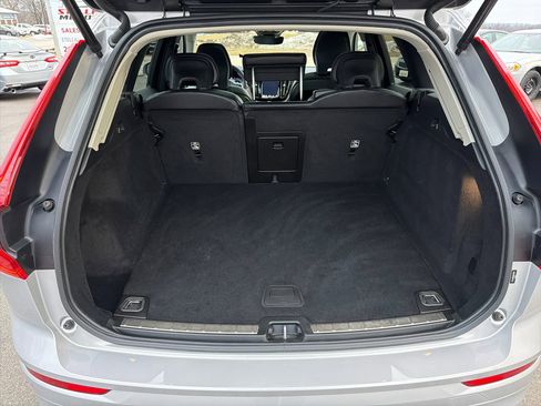 Used 2022 Volvo XC60 B5 Momentum w/ Climate Package image 23