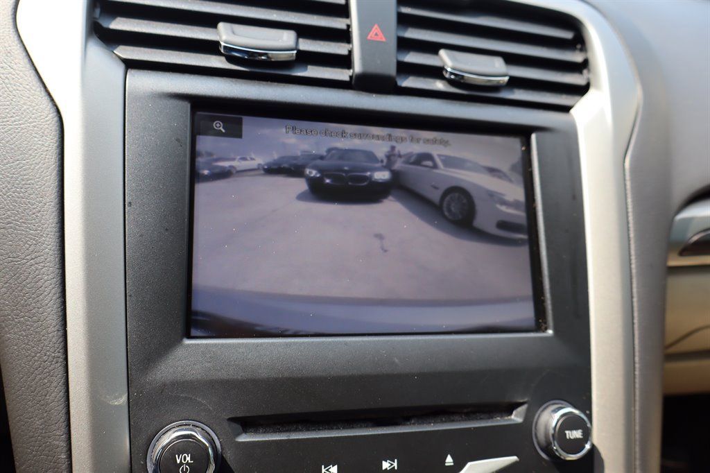 Used 2013 Ford Fusion SE FWD image 23