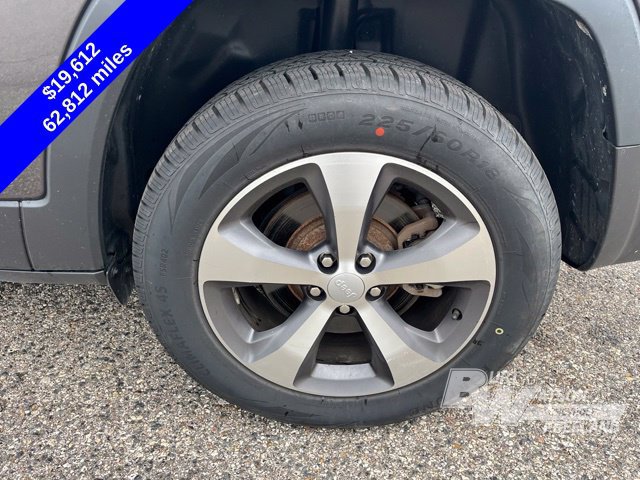 Used 2021 Jeep Cherokee Limited w/ Trailer Tow Group AWD/4WD image 10