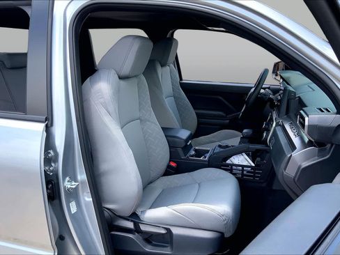 Used 2026 Toyota Tacoma SR5 AWD/4WD image 9