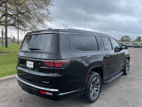 Used 2024 Jeep Wagoneer L Series II w/ Flexible Seating Group image 7