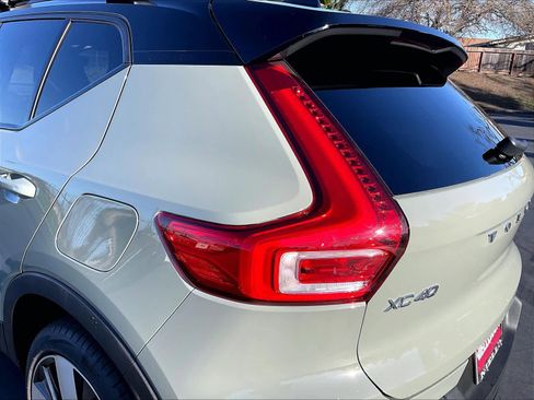 Used 2023 Volvo XC40 Recharge Ultimate image 32