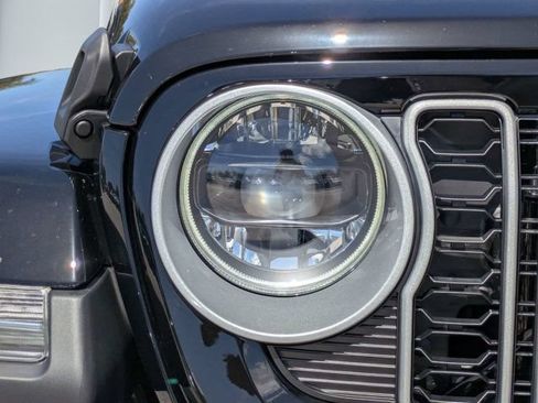 New 2026 Jeep Wrangler Unlimited Sahara AWD/4WD image 9