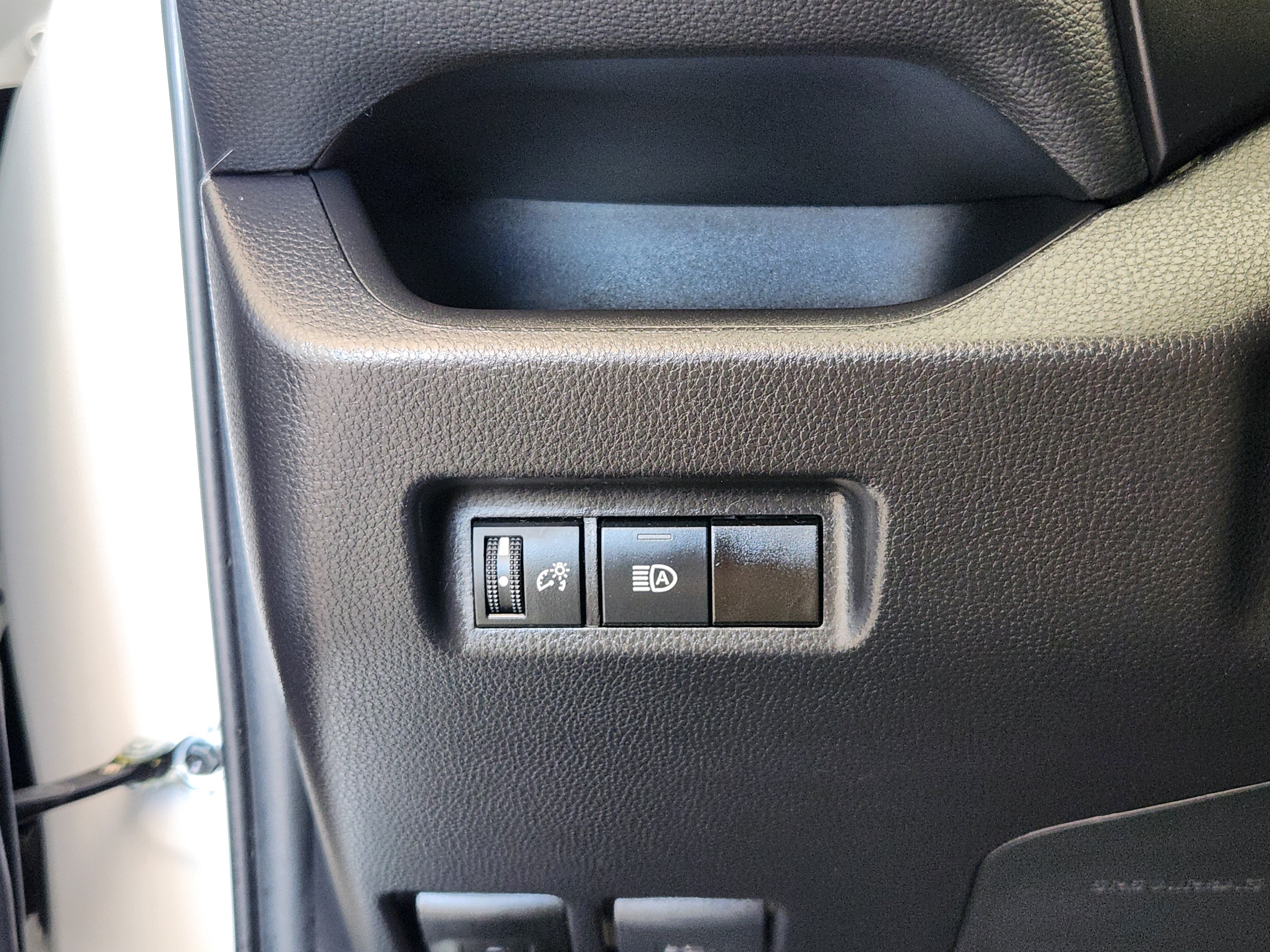 Used 2025 Toyota RAV4 XLE FWD image 23