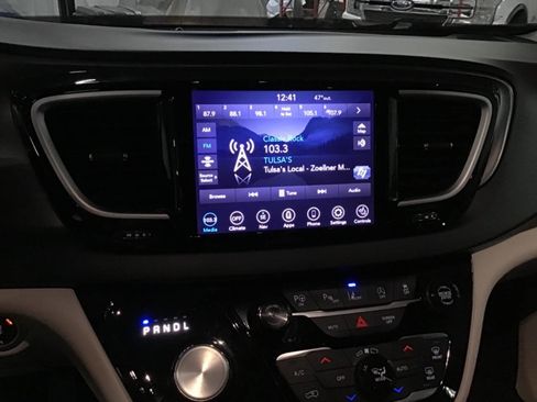 Used 2020 Chrysler Pacifica Touring-L Plus w/ Advanced Safetytec Group image 15