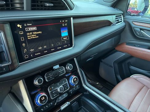 Used 2024 GMC Yukon XL Denali Ultimate AWD/4WD image 24