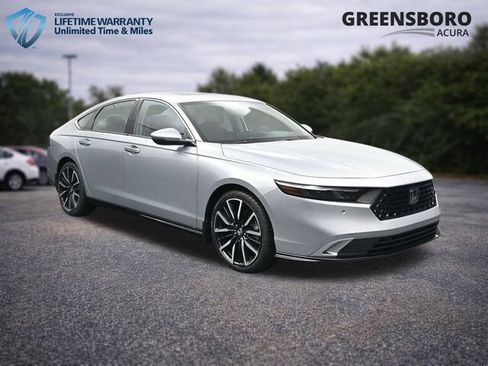Used 2025 Honda Accord Touring image 1