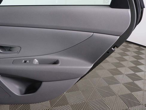 Certified 2025 Hyundai Elantra SEL FWD image 25