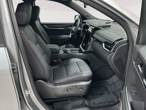 Used 2025 GMC Acadia Elevation w/ Elevation Premium Package image 26